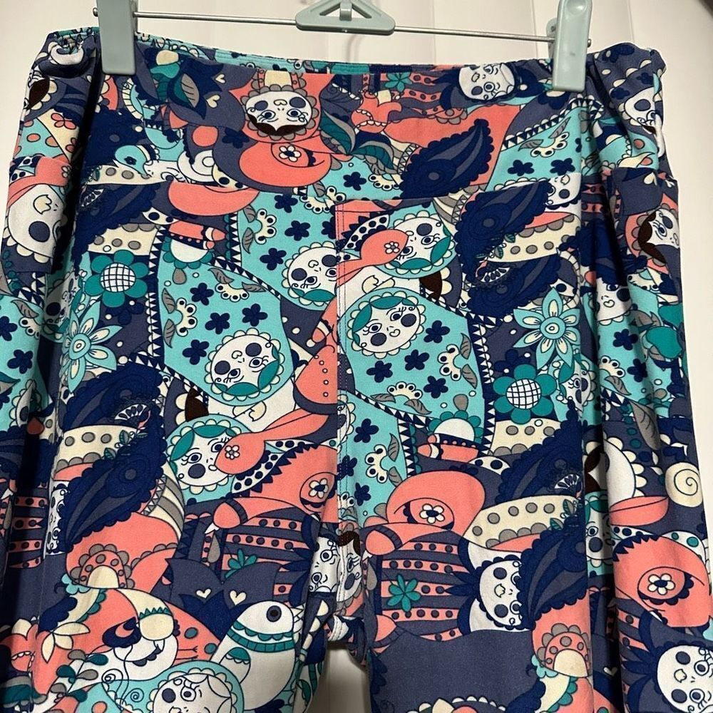 Lularoe Leggings Gorgeous Multicolor Russian Mishka Dolls, TC Tall And Curvy 
92 - Picture 2 of 7